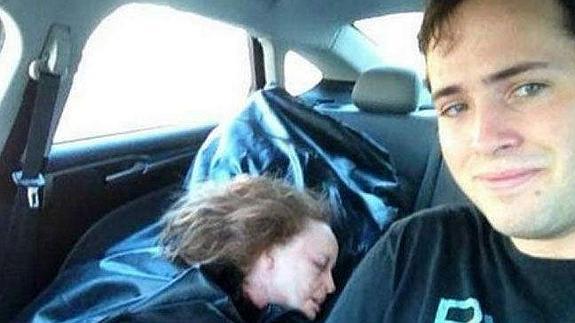 Macabro concurso en Rusia: 75 euros por el mejor 'selfie' con un familiar muerto