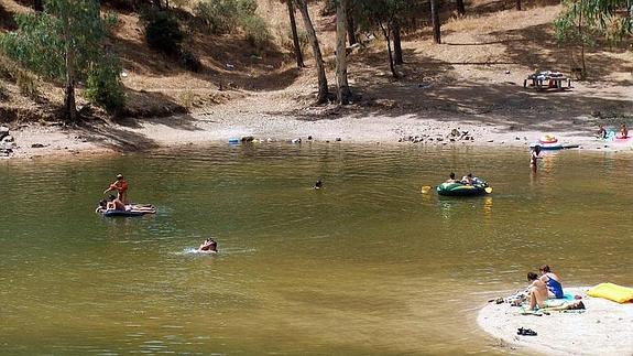 El agua en las zonas autorizadas para el baño en la provincia de Jaén continúa en buenas condiciones