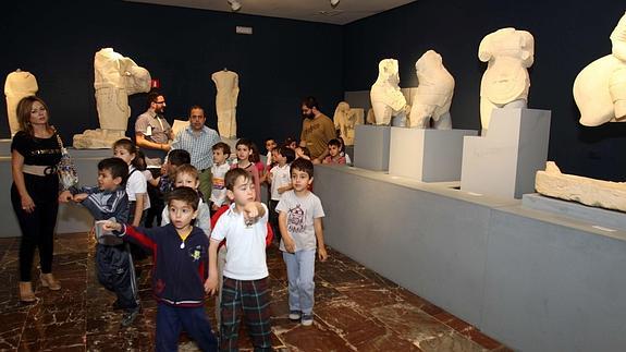 Un grupo de escolares en el Museo Provincial de Jaén. 