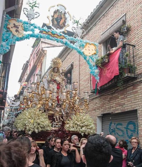La imagen de la Virgen de los Ángeles, en procesión.