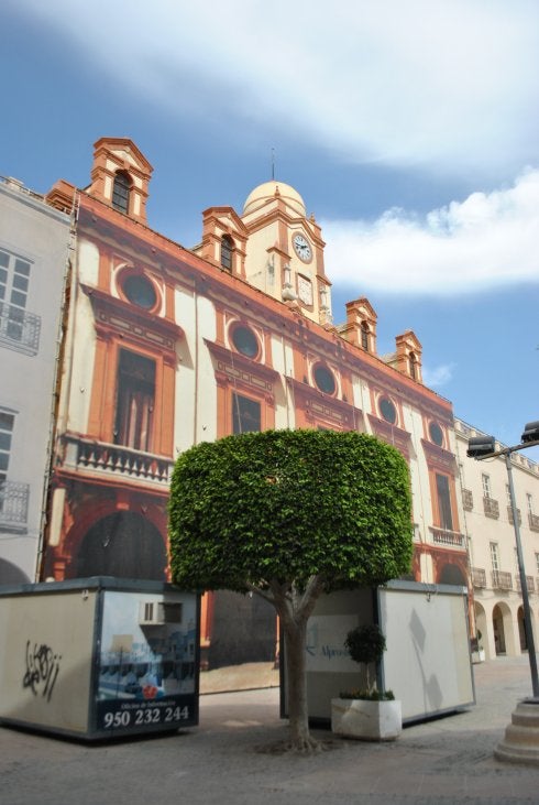 Los trabajos sobre la fachada harán caer la lona en once meses, según lo previsto. 