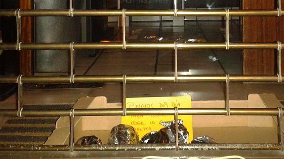 Un bar solidario de Oviedo regala los pinchos que le sobran