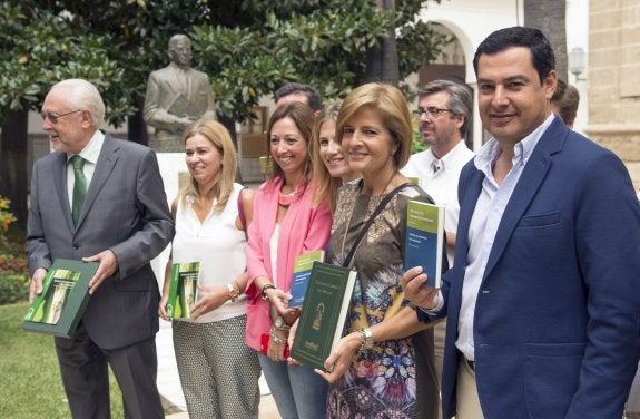 Moreno junto a los miembros de la dirección del grupo popular en el Parlamento