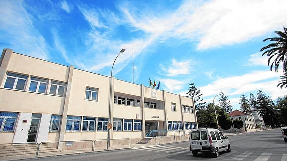 Edificio del servicio de aduanas del puerto de Motril, que depende de la administración central