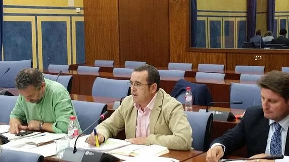 Consenso en el Parlamento andaluz para pedir al Gobierno que ejecute las conducciones de Béznar-Rules