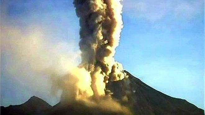 Espectacular erupción por duplicado el volcán Colima