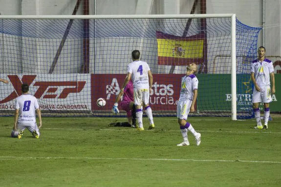 El Real Jaén perdió por la mínima en el estadio de la Condomina ante el UCAM Murcia, en su última salida.