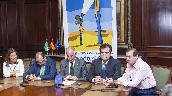 Diputación y Ayuntamiento firman el convenio para la XIV edición de 'Almería en corto'