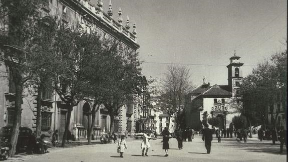 Vista de Plaza Nueva y la de Santa Ana en una imagen de los años 40 