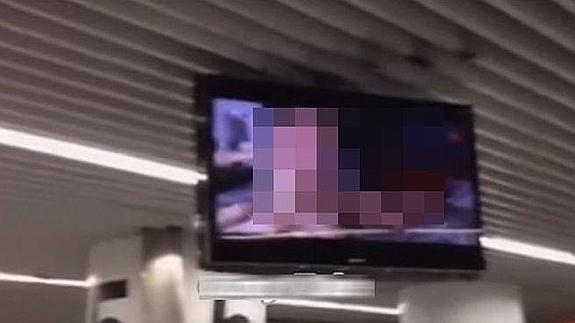 Una película porno sorprende a los pasajeros de la Terminal 1 en el aeropuerto de Lisboa