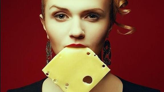 Comer queso produce un efecto calmante similar al de la heroína y la morfina