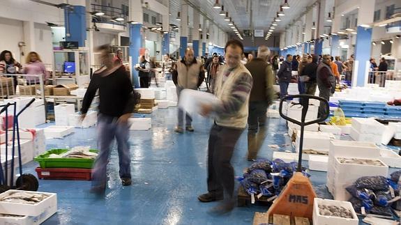 Zona de Mercagranada destinada a la venta de pescado, donde falleció el trabajador. 