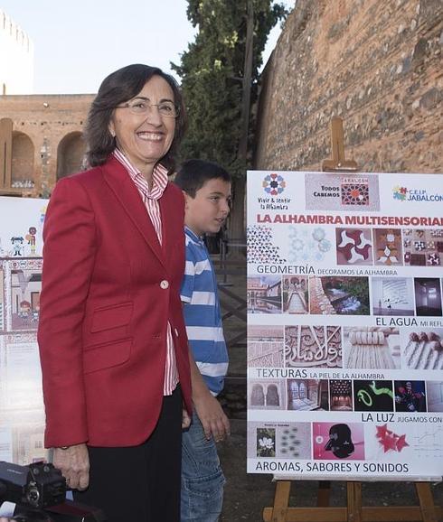 La consejera de Cultura, Rosa Aguilar, ha visitado la Alhambra 