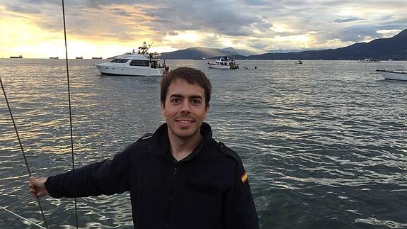 Alberto en la Bahía de Vancouver, ciudad que le da la oportunidad de practicar muchos de sus deportes favoritos.