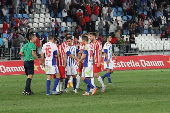 La tensión del partido se vivió hasta el final. 