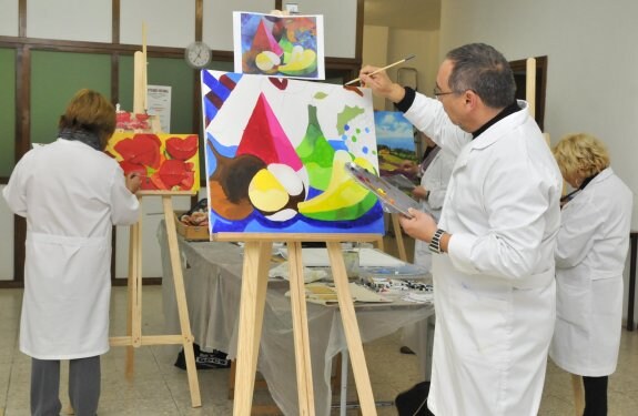 La asociación Los Ríos pone en marcha un taller de pintura