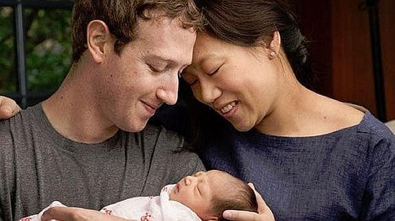 Mark Zuckerberg y su mujer, con su hija recién nacida.
