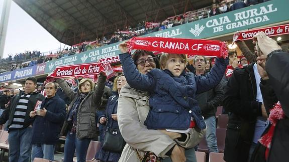 Encuéntrate en las gradas de Los Cármenes