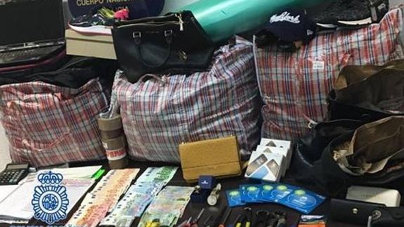 Cae un grupo que robaba en comercios de Granada, Málaga y Cádiz con bolsos 'antialarmas'