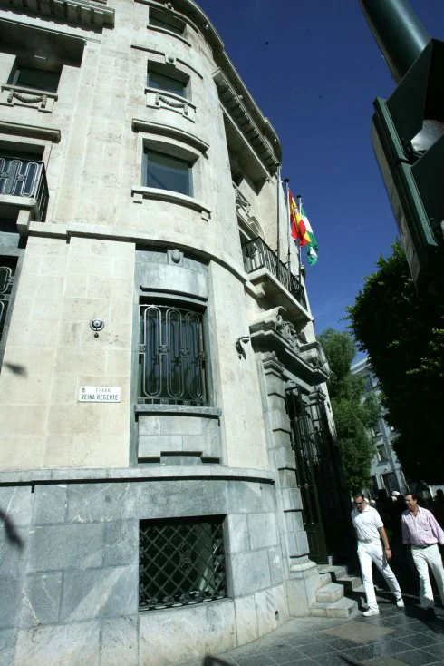 Sede de Hacienda, en el edificio que antaño ocuparan las oficinas del Banco de España en Almería. 