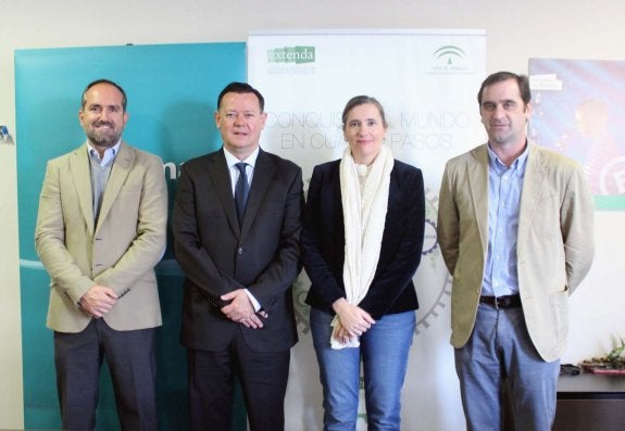 Rodríguez de la Rubia y Bernad -en el centro-. 