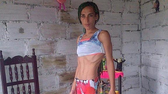 Alejandra, en la imagen que su madre ha colgado en internet para apoyar la campaña. 