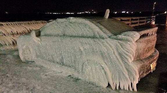 Se va de copas con los amigos y se encuentra el coche congelado