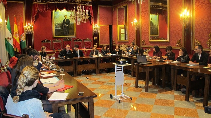 Ayuntamiento y agentes sociales diseñan un plan para promover iniciativas de emprendimiento entre los jóvenes