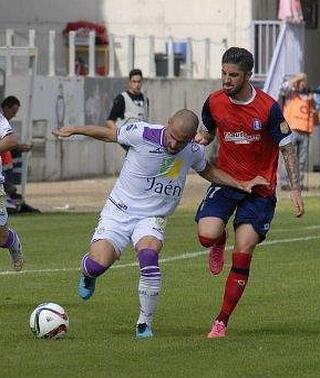 El Real Jaén rescata un punto en el descuento