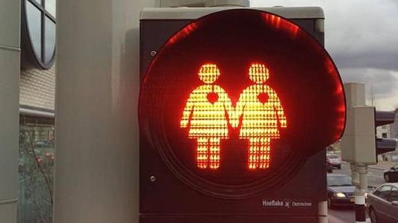 Utrecht instala semáforos con parejas homosexuales para apoyar la diversidad