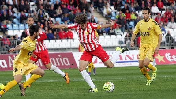 El Almería crece desde el sufrimiento