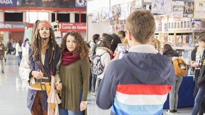 El capitán Jack Sparrow, de la serie cinematográfica Piratas del Caribe, uno de los personajes más logrados en una jornada en la que no faltaron talleres y abundante material de merchandising.