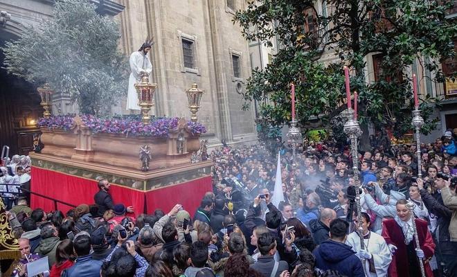 El Cautivo estrenaba ayer nuevo paso y un olivo. 