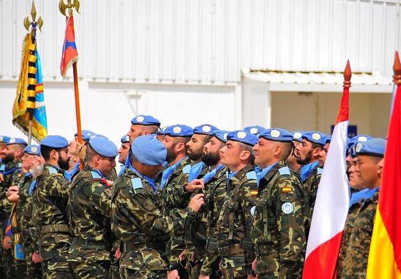 Imposición de condecoraciones.