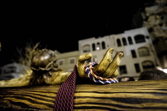 El Cristo de la Salud congregó a cientos de personas a su salida de la iglesia de los Agustinos de Motril.