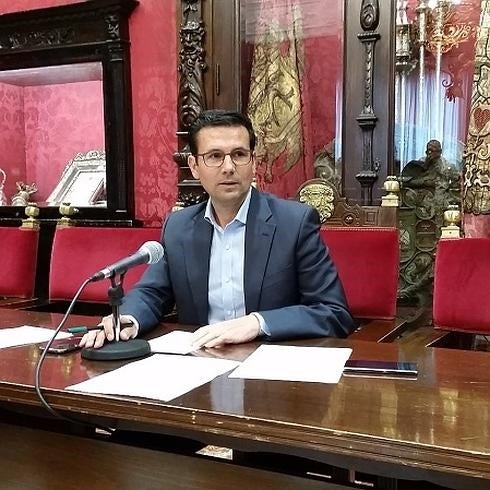 El PSOE pide a Torres Hurtado que presione para recuperar las conexiones de tren con Madrid y Barcelona