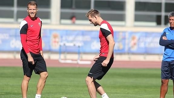 El Almería trabaja para asaltar un fortín