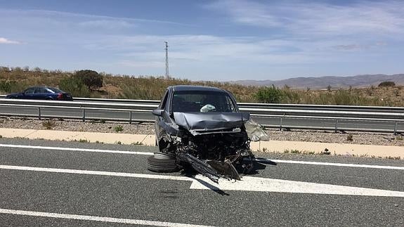 Un kamikaze provoca un choque frontal en la A-92 a la altura de Huéneja
