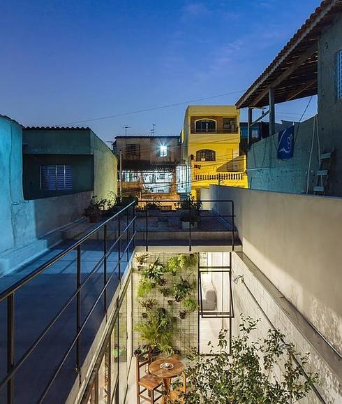 La casa de Vila Matilde, de 95 metros cuadrados, tiene un patio y una pequeña huerta. :