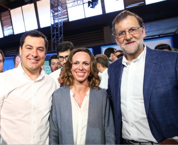 Juanma Moreno, Rocío Díaz y Mariano Rajoy, en la clausura del congreso de NN. GG. de Córdoba.