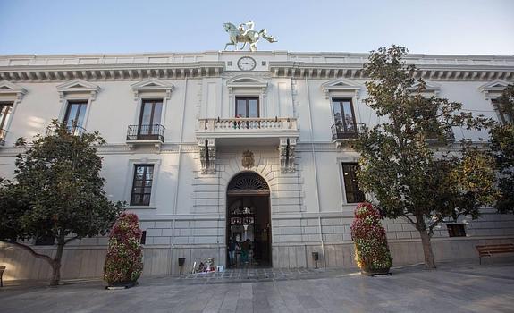 Fachada del Ayuntamiento de Granada. 