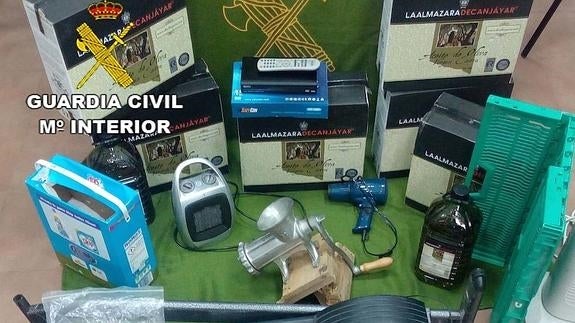 Detenidos cuatro jóvenes por robar en una casa tras escalar por la azotea y romper una ventana