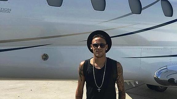 El astro brasileño Neymar posee dos aviones.