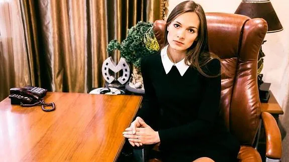 Periodista y diputada independiente en el parlamento provincial de Kursk, una ciudad cercana a Ucrania. Ha colgado un vídeo en el que le dice a Putin que las instituciones estatales son dirigidas como «empresas criminales».