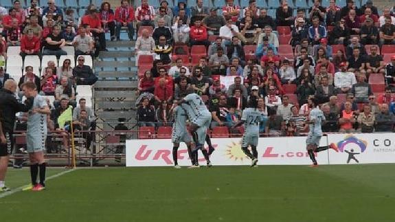 Los jugadores del Nástic celebran el primer gol en el Juegos Mediterráneos.
