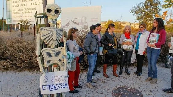 Vecinos de La Azulejera confían en que el Ayuntamiento les devuelva ahora el dinero de las VPO sin construir