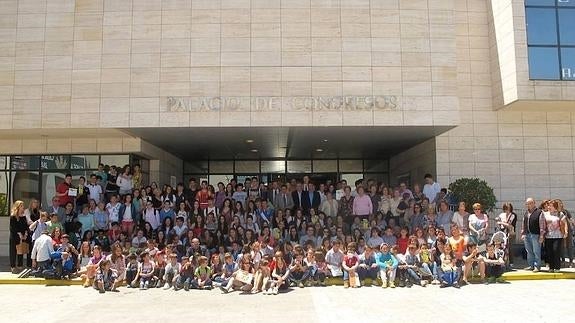 Reyes subraya el compromiso de los escolares en la entrega de galardones del Premio de Medio Ambiente