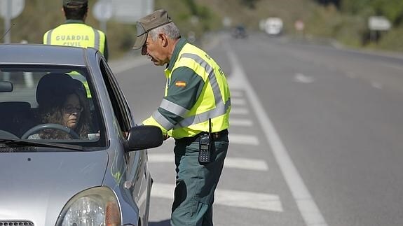 Un control de tráfico de la Guardia Civil. 