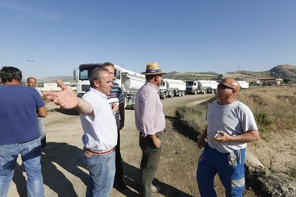 Agricultores cortaron el acceso a las obras de la Segunda Circunvalación, ayer.
