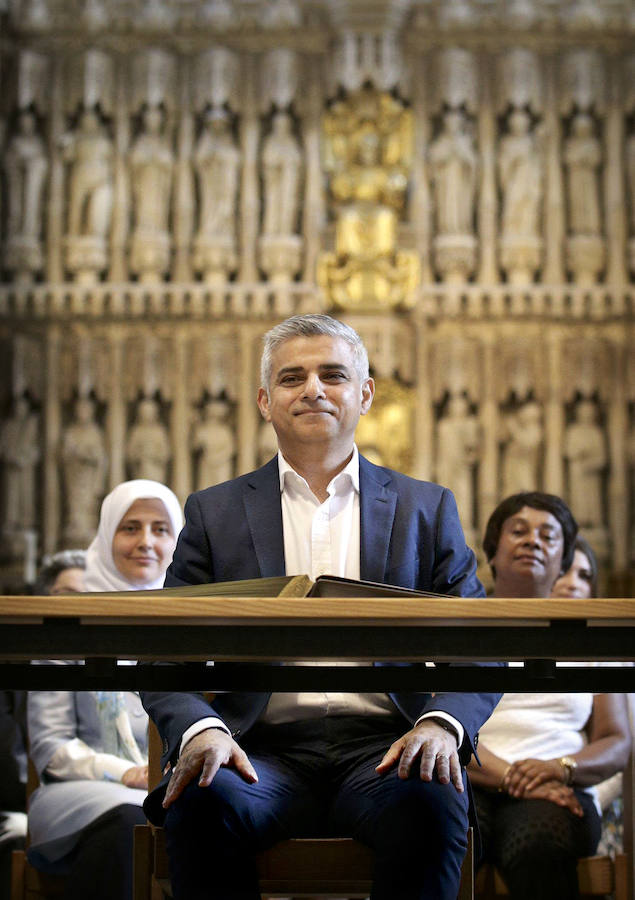 Sadiq Khan asiste a un oficio religioso tras su nombramiento como alcalde de Londres en la catedral de Southwark. :: 